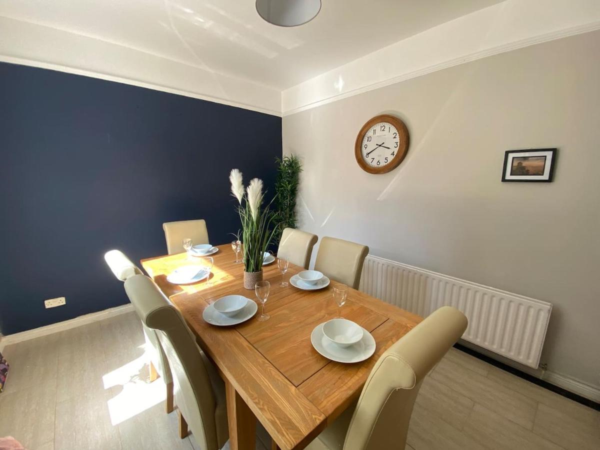 4 Bed Home Portrush Town Centre Exterior photo